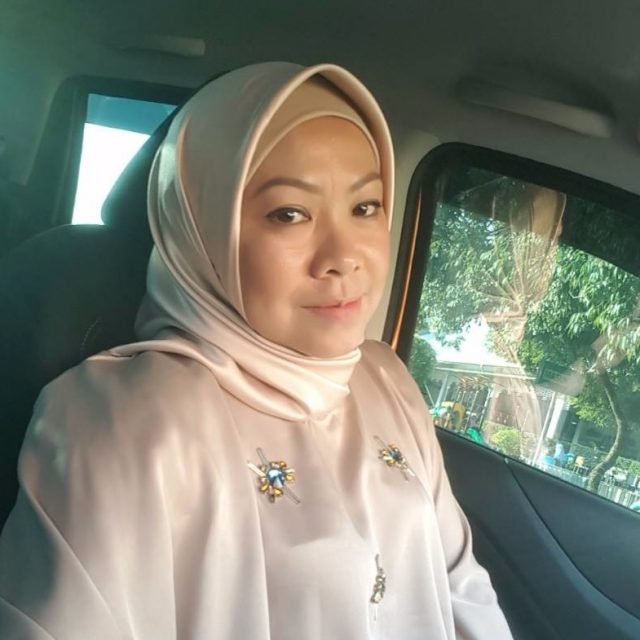 Azlin ( Govt Officer )