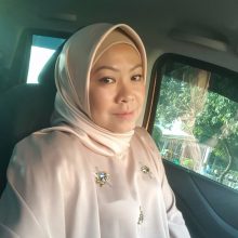 Azlin ( Govt Officer )